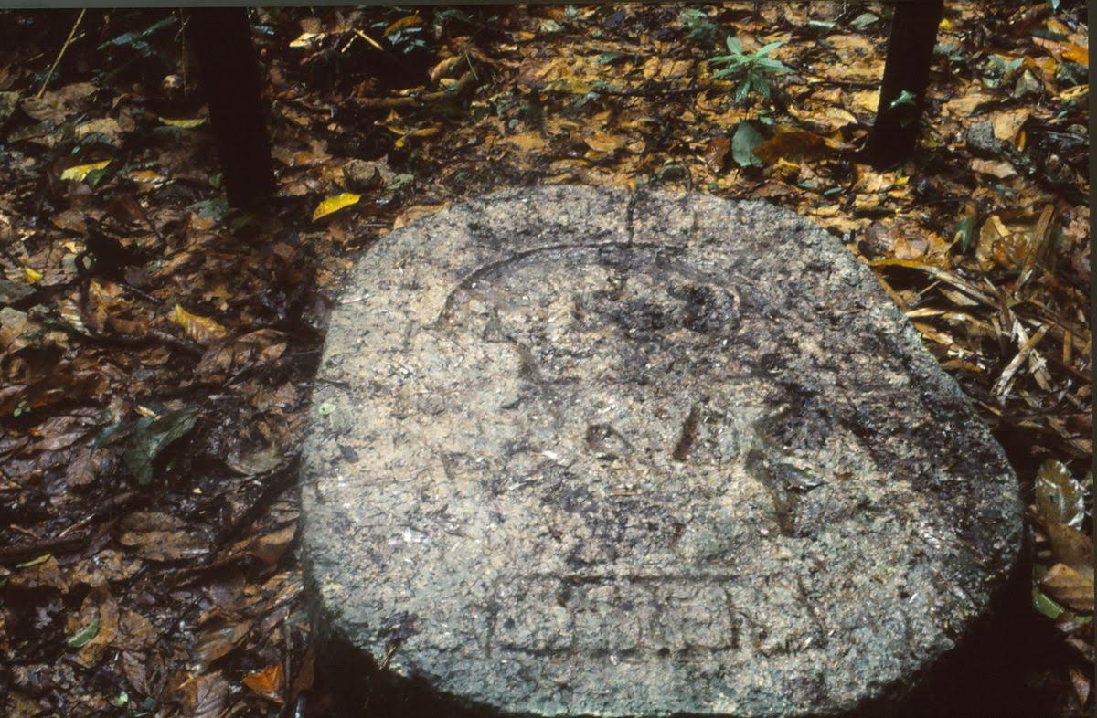 Sten med skrift2.jpg